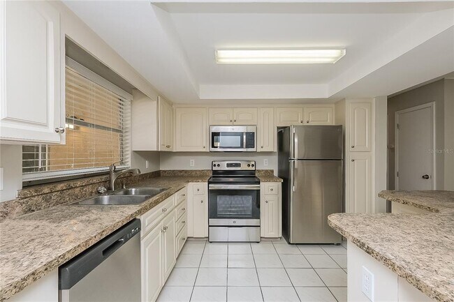 Building Photo - 3103 Apricot St
