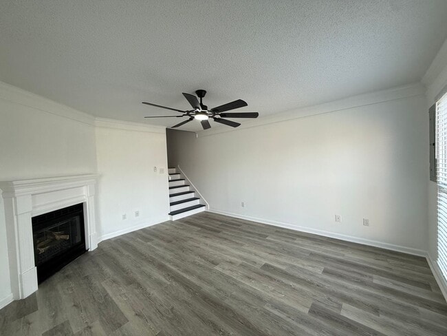 Building Photo - Newly Renovated Townhome 2 Bedroom - 2.5 Bathrooms