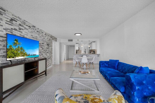 Building Photo - 1717 N Bayshore Dr