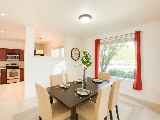 Building Photo - 2BR 1BA Townhome w/ In-Unit Laundry • Stainless Steel • Private Patio in South Jordan