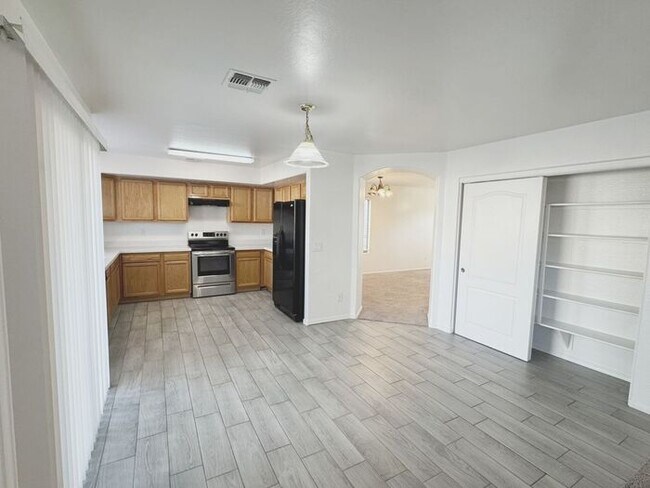 Building Photo - 4 BED, 2.5 BATH HOME IN CIRCLE CROSS RANCH SAN TAN VALLEY, AZ