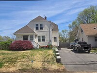 Building Photo - Well-maintained, with updates, single fami...