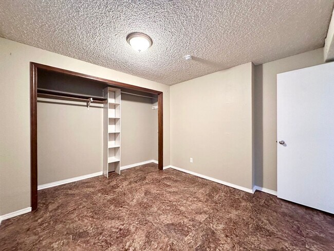 Building Photo - Single Family Home in Beaverton, OR 6 Beds 3 Baths w/ Double Car Garage!