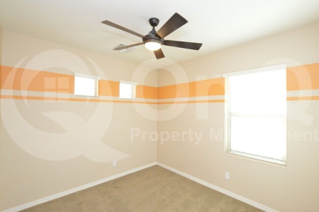 Building Photo - 1522 E Hummingbird Way