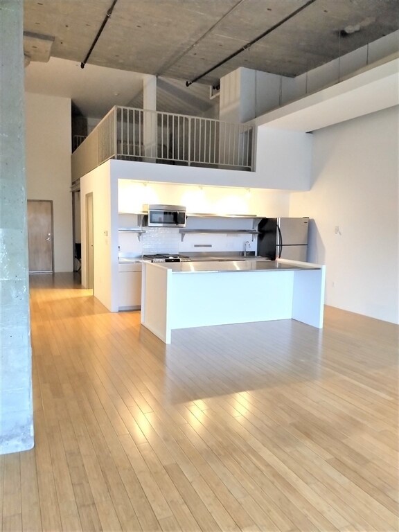 Building Photo - 156 Porter St