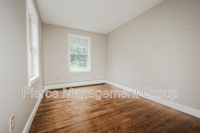 Building Photo - 845 Mammoth Rd