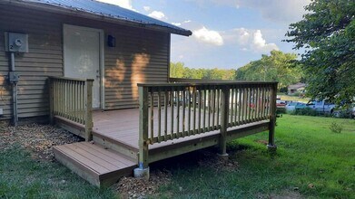 Building Photo - 843 W Acres Dr