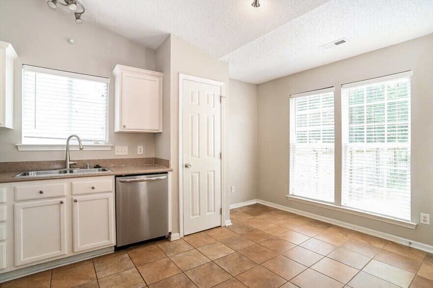Building Photo - 9928 Peppermint Ln
