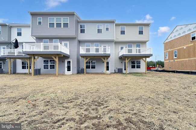 Building Photo - 66 SPYGLASS HILL Dr