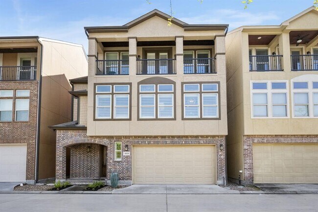 Building Photo - 11025 Upland Forest Dr