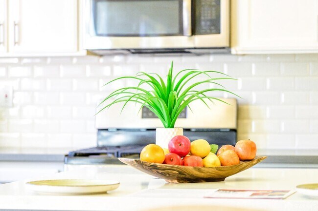 Building Photo - 5476 Summerfield Dr