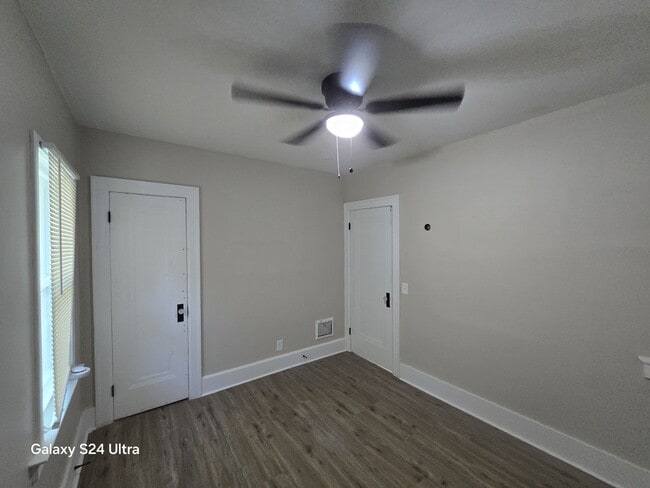 Building Photo - Beautifully Renovated 3-Bedroom Home – We ...