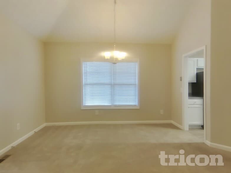 Building Photo - 125 Fawn Ln