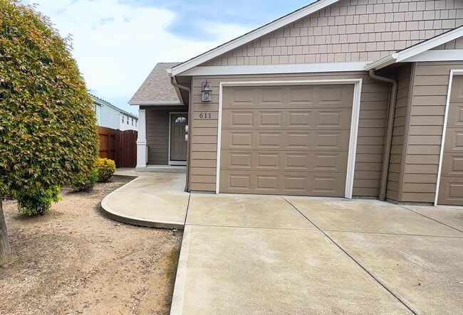 Primary Photo - 611-613 Broad St Monmouth, OR 97351