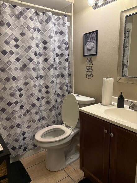 Hall Bath - 5433 Brookswood Way