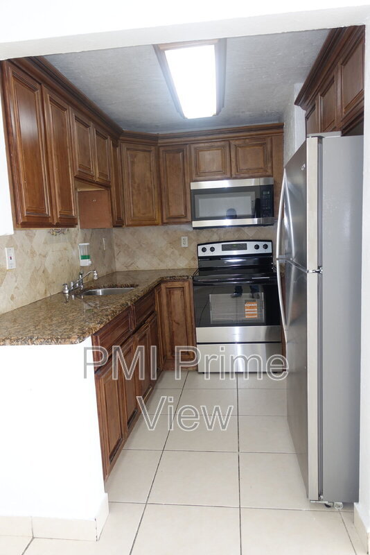 Building Photo - 495 NW 72nd Ave