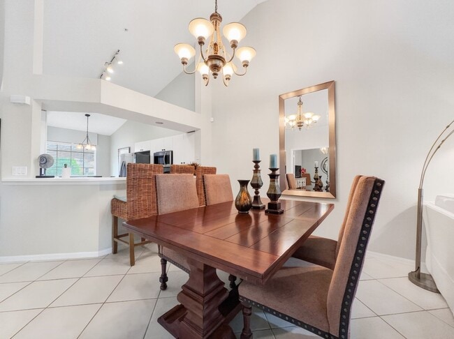 Building Photo - 2-bedroom + den condo in Lely Resort!