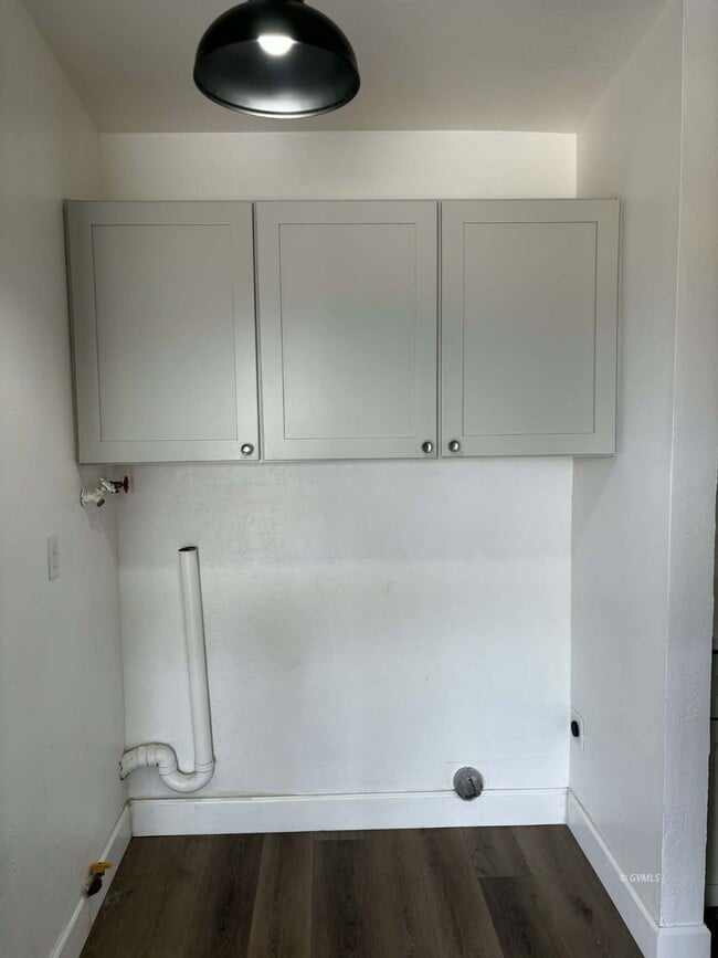 Building Photo - 1466 W 25th St