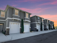 Building Photo - Champion Townhomes