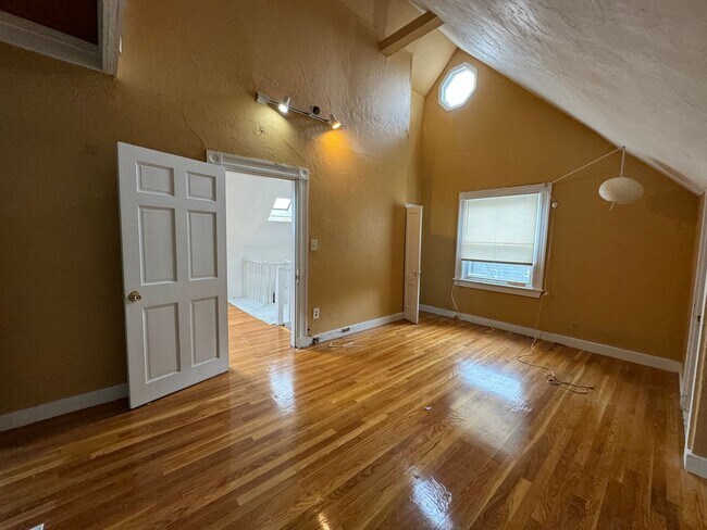 Building Photo - The Best Home in Brighton