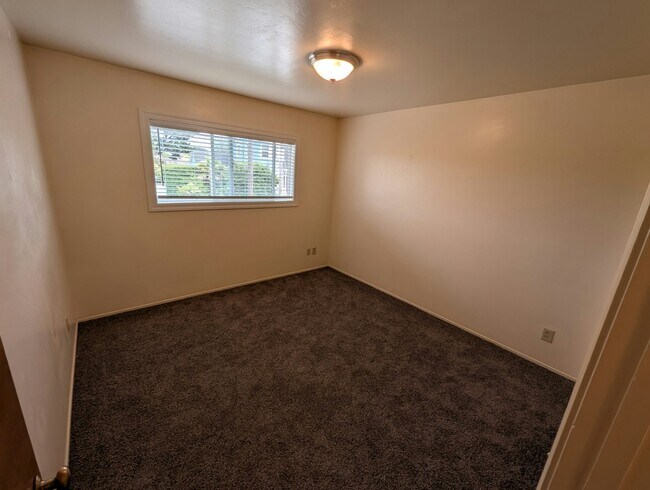 Building Photo - 2214 Fairfield St