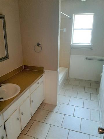 Building Photo - 2240 Shady Meadow Dr