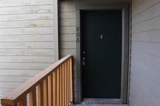 Building Photo - 16111 Aspenglen Dr