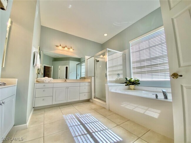 Building Photo - 15590 Vallecas Ln