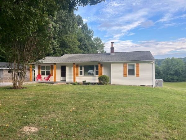Primary Photo - Ranch home on a country setting in Hardin ...