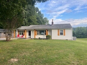 Building Photo - Ranch home on a country setting in Hardin ...