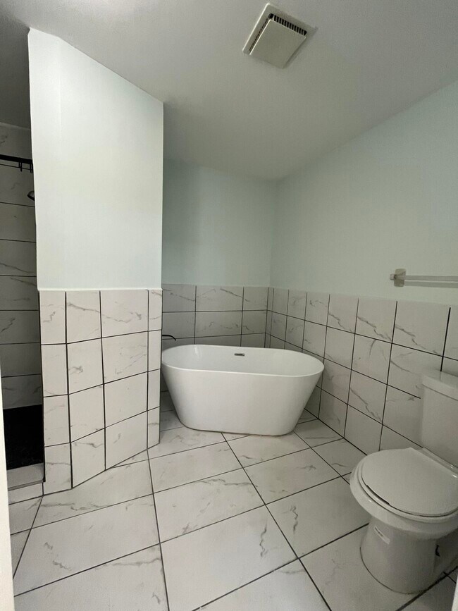 Building Photo - 4305 Coral Springs Dr