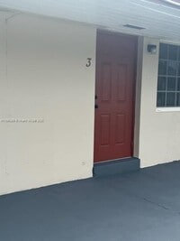 Building Photo - 946 Laurel Dr