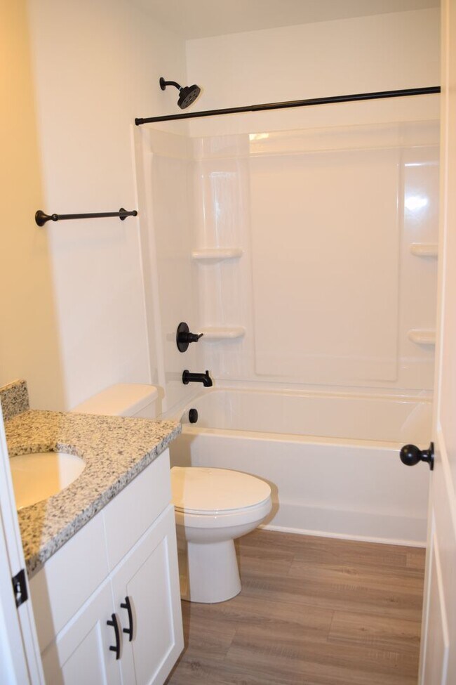 Building Photo - Prime Location! 3BR Townhome with 2.5 Baths