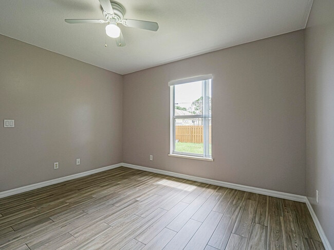 Building Photo - 1456 25th Ct SW