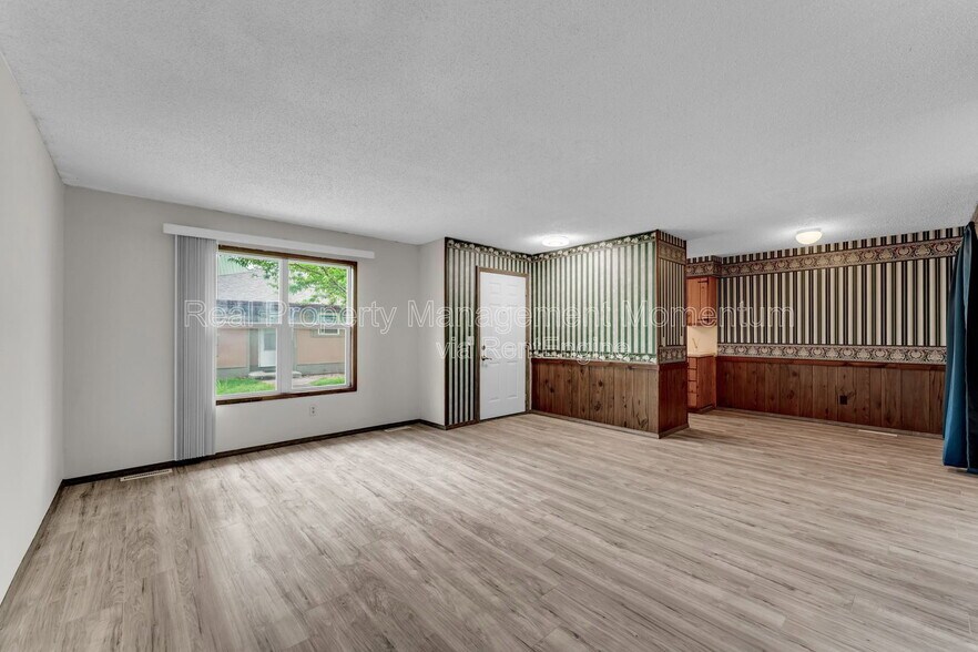 Building Photo - 716 E Locust St