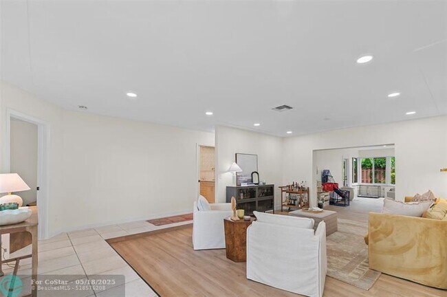 Building Photo - 2609 NE 35th St