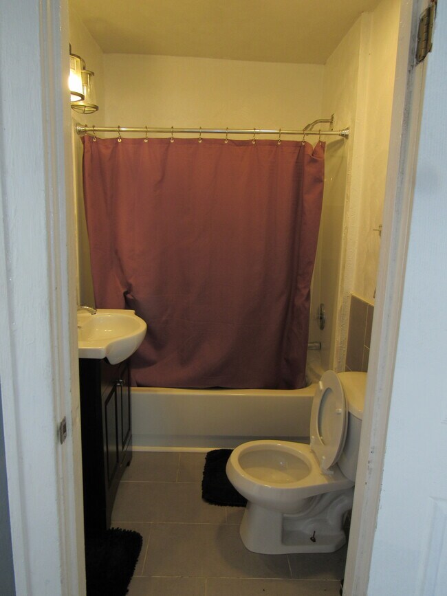 Building Photo - 5004 Euclid Ave