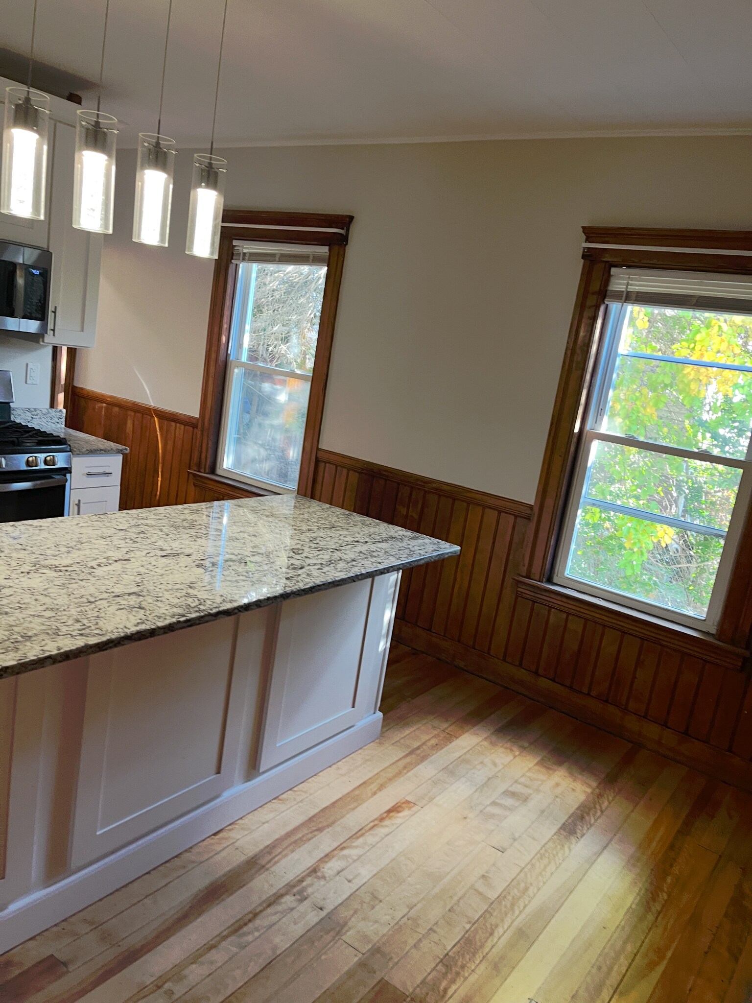 Building Photo - 77 Sterling St