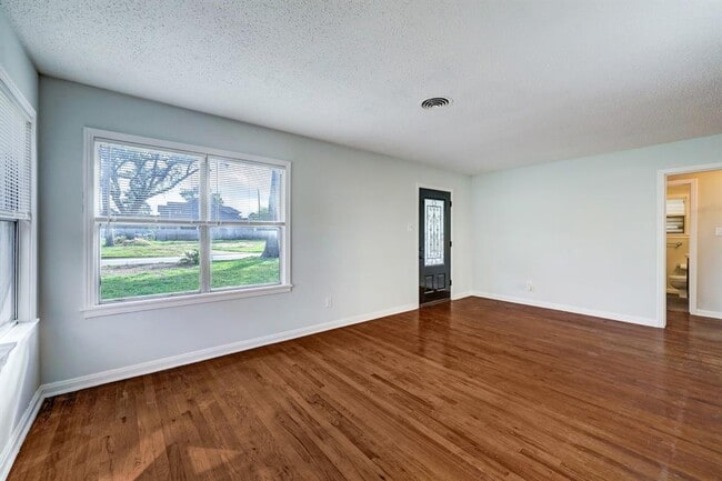 Building Photo - 1255 Kinley Ln