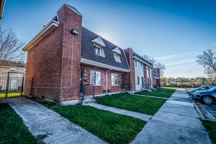 Building Photo - Lakes Apartments