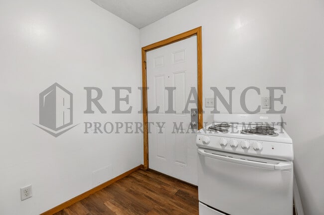 Building Photo - 2147 N Park Pl