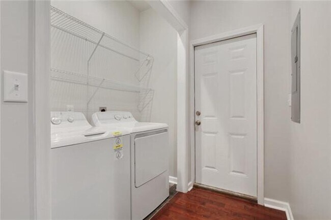Building Photo - 2534-2536 Lavender St