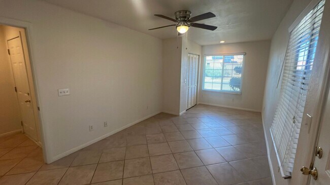 Building Photo - Single Story Rosamond home