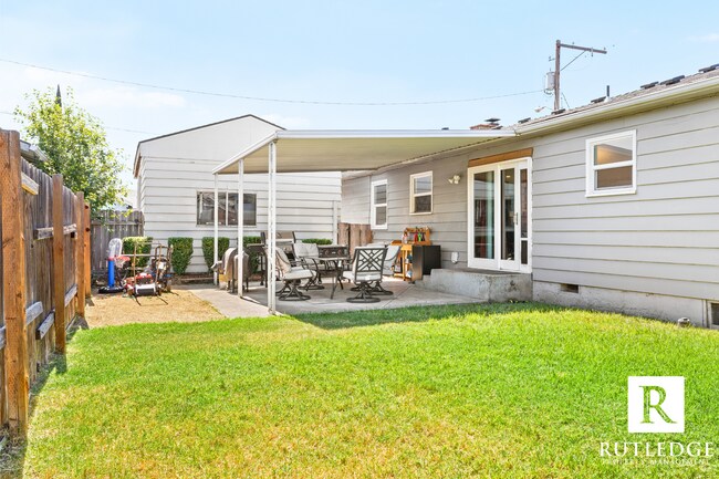 Building Photo - REMODELED! 3 Bed/2 Bath Home in Central Point