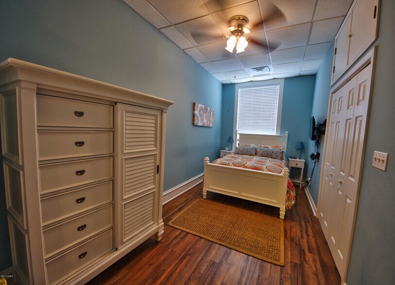 Building Photo - 30 N Front St