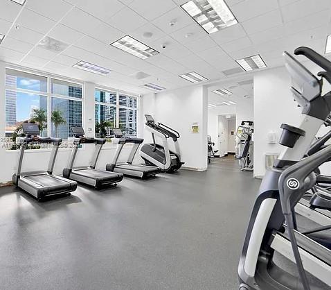 Building Photo - 1200 Brickell Bay Dr