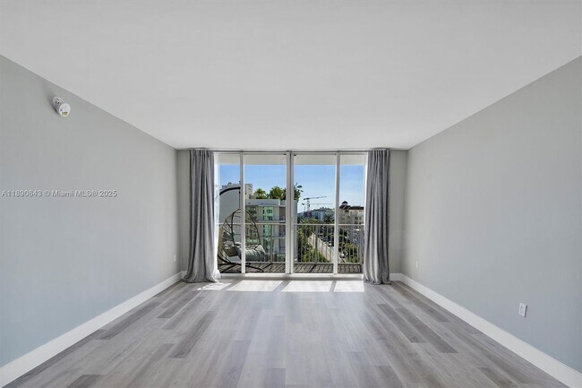 Building Photo - 10350 W Bay Harbor Dr