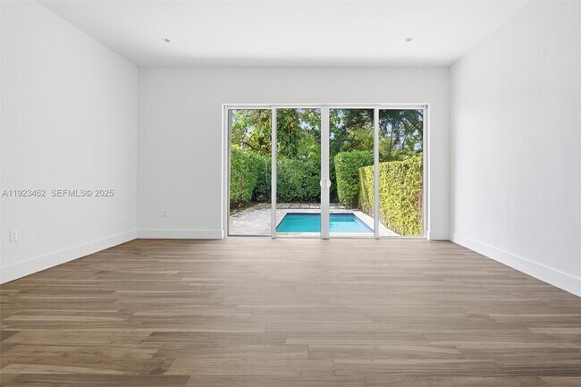 Building Photo - 2852 SW 32nd Ct