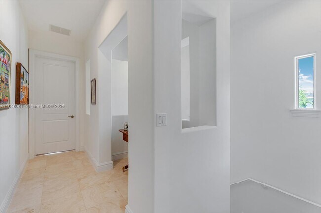 Building Photo - 10175 SW 75th Pl