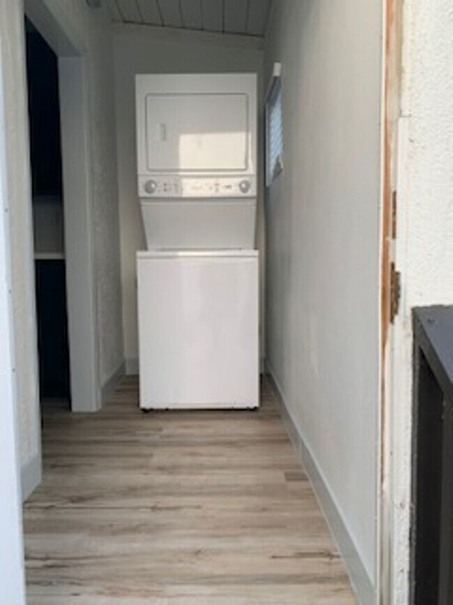 Building Photo - Newly Remodeled 2 Bedroom unit located on ...